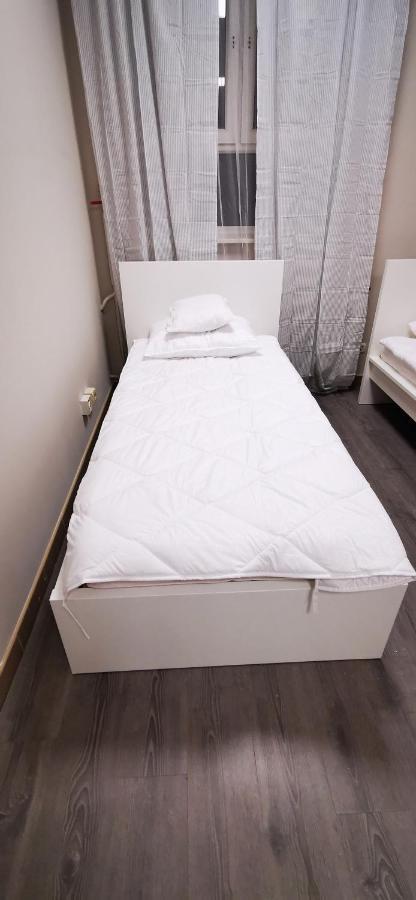 Hostel Powstaniec Wola - Private Rooms Varsovie Extérieur photo