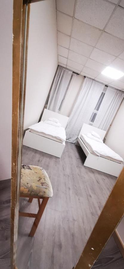 Hostel Powstaniec Wola - Private Rooms Varsovie Extérieur photo