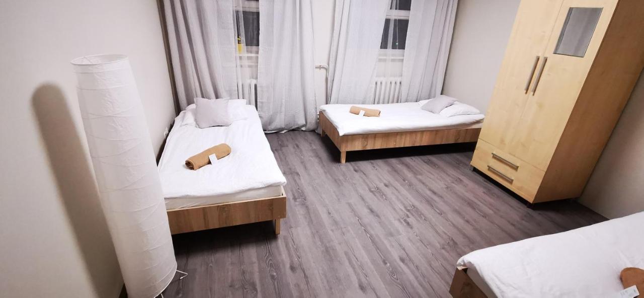 Hostel Powstaniec Wola - Private Rooms Varsovie Extérieur photo