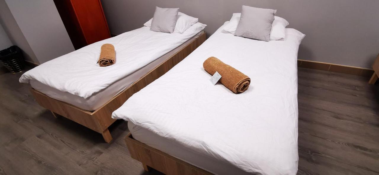 Hostel Powstaniec Wola - Private Rooms Varsovie Extérieur photo