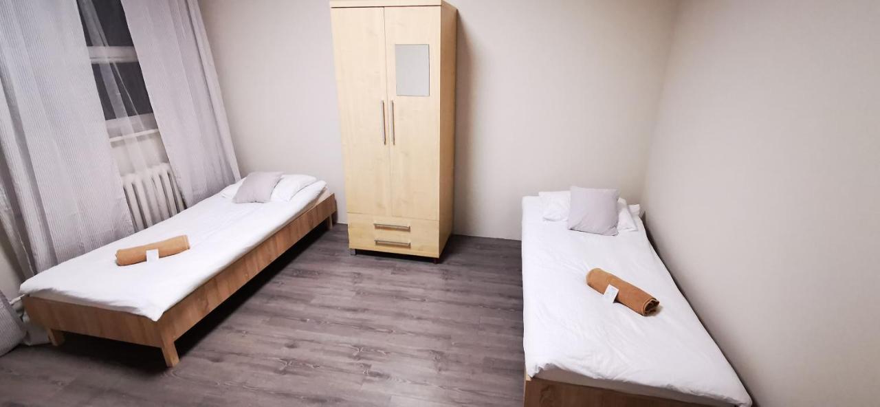 Hostel Powstaniec Wola - Private Rooms Varsovie Extérieur photo
