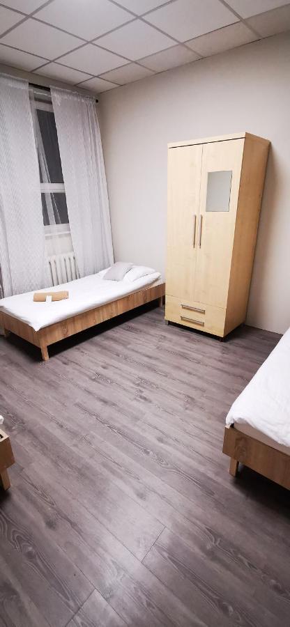 Hostel Powstaniec Wola - Private Rooms Varsovie Extérieur photo
