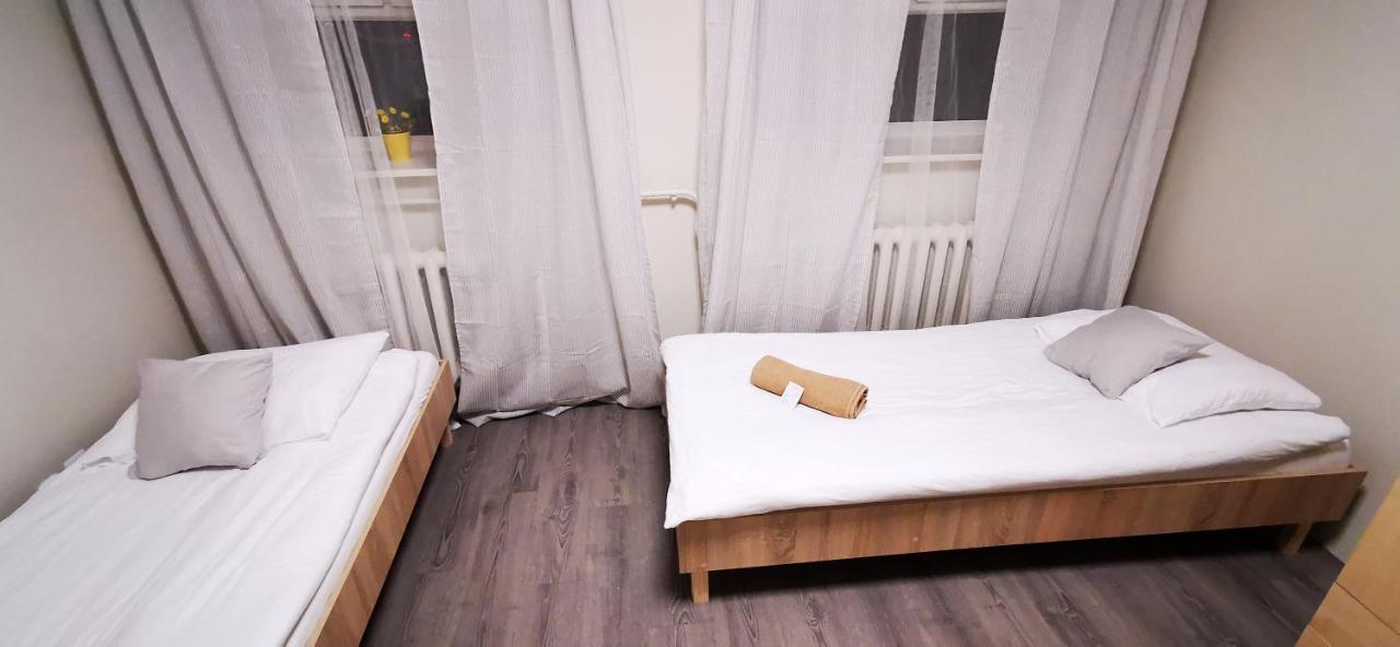 Hostel Powstaniec Wola - Private Rooms Varsovie Extérieur photo