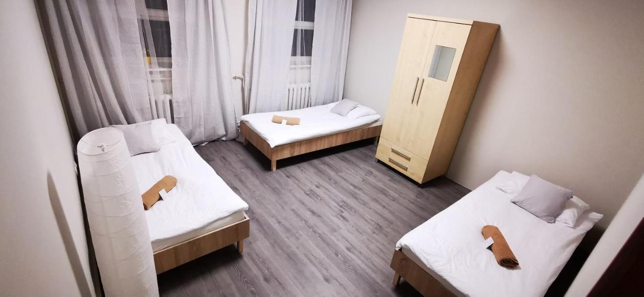 Hostel Powstaniec Wola - Private Rooms Varsovie Extérieur photo