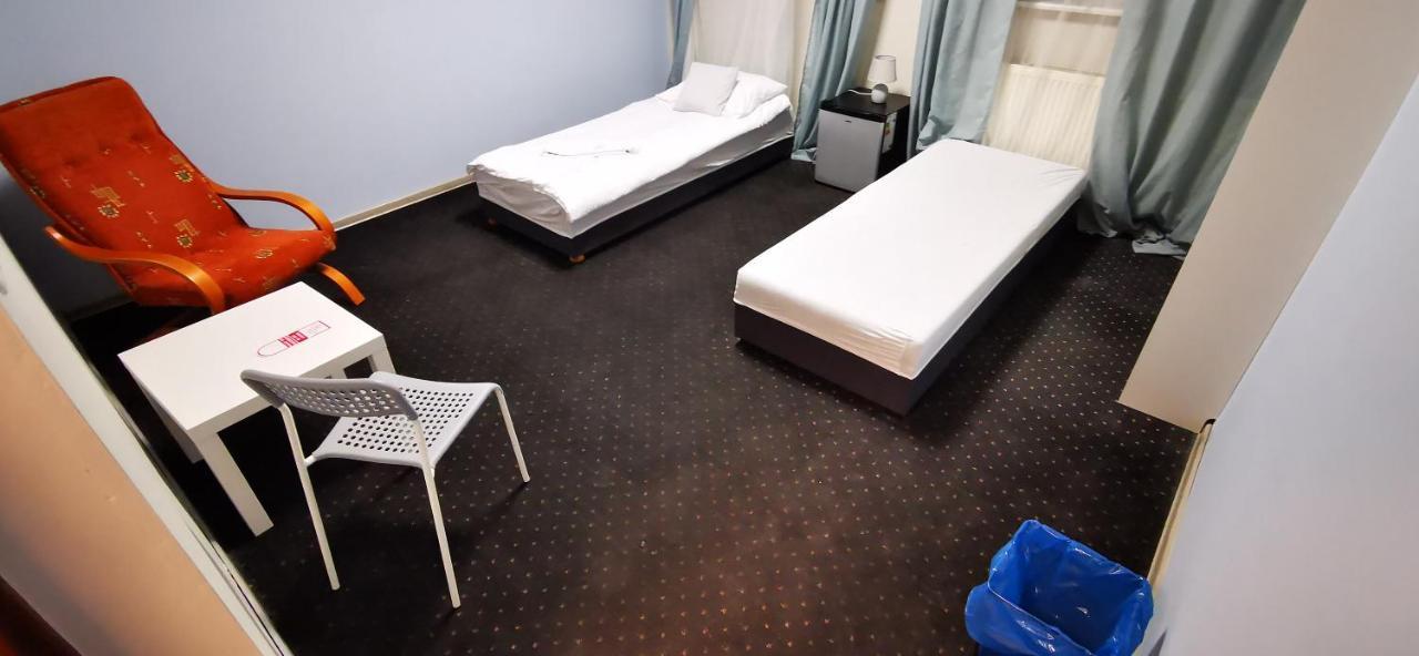 Hostel Powstaniec Wola - Private Rooms Varsovie Extérieur photo