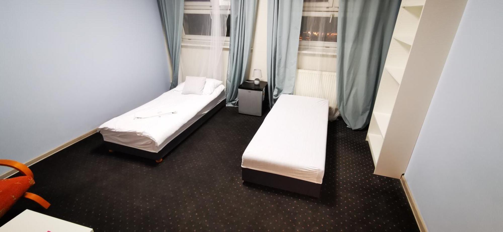 Hostel Powstaniec Wola - Private Rooms Varsovie Extérieur photo
