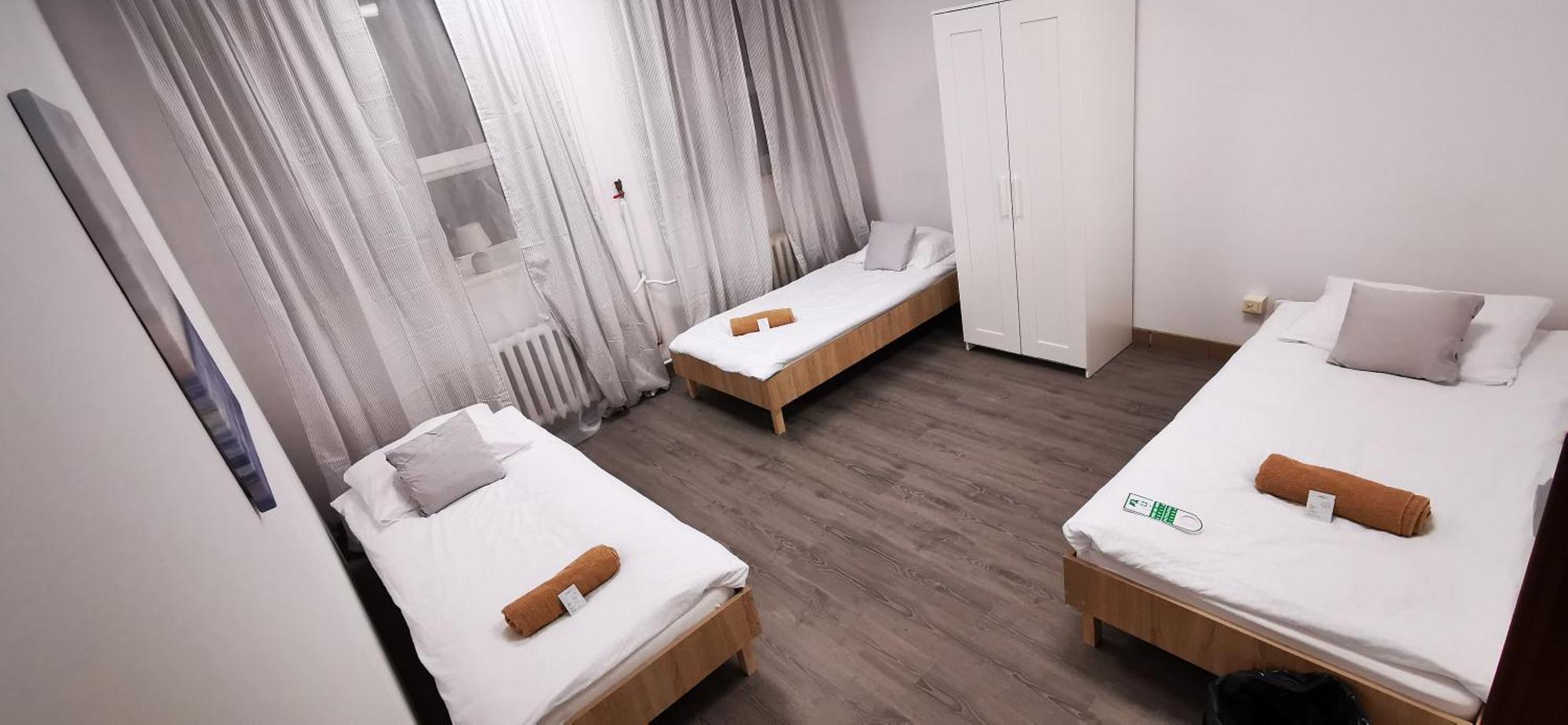 Hostel Powstaniec Wola - Private Rooms Varsovie Extérieur photo